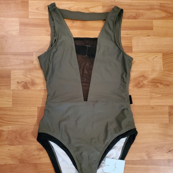 Cupshe One Piece Swimsuit NWT - Picture 2 of 5